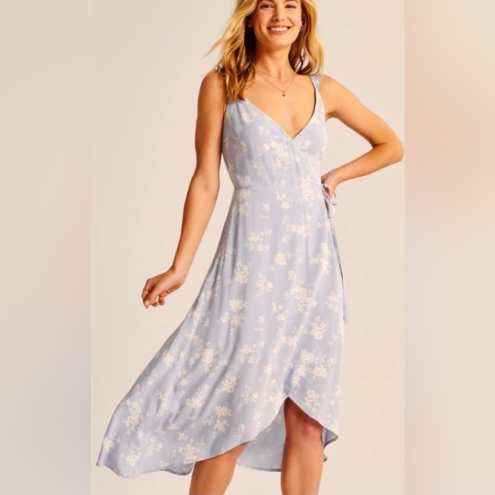 Abercrombie & Fitch High-Low Blue Floral
Wrap Dress